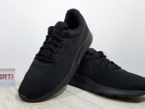 Мужские спортивные кроссовки Nike Tanjun (812654-001) черные