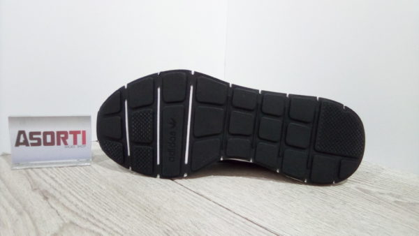 Мужские кроссовки Adidas Swift Run (CQ2114) черные